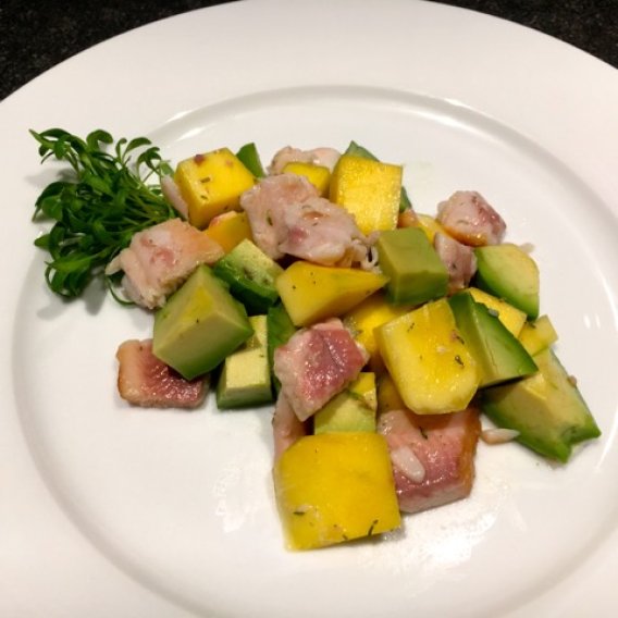 Forellenfilet mit Mango und Avocado