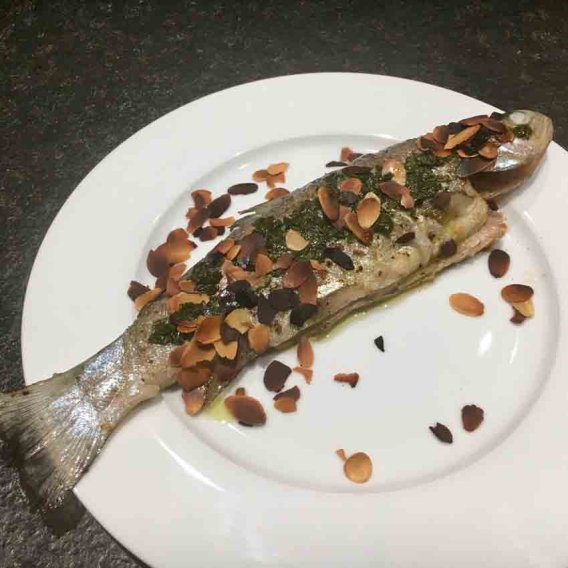 Forelle mit Mandelbutter