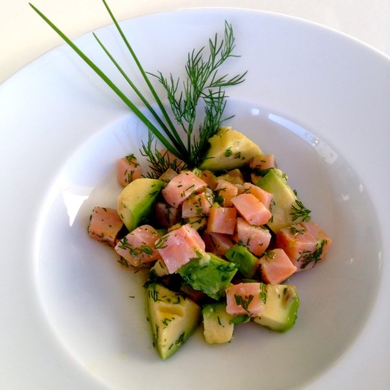Avocado mit Lachs 