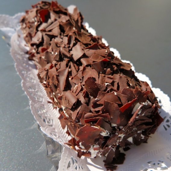 Roulade mit Schokoladeraspeln