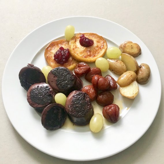 Gebratene Blutwurst mit Apfel und Kastanie