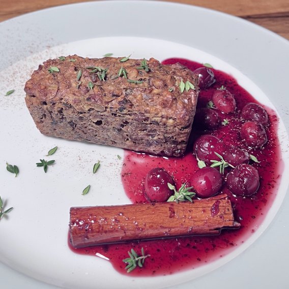 Nussbratlinge mit Canberry-Rotwein-Sauce