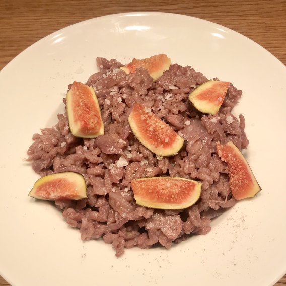 Risotto rosso mit karamellisierten Zwiebeln