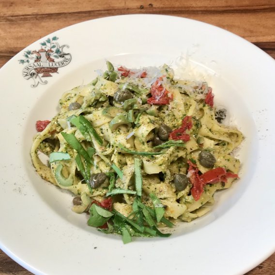 Tagliatelle mit Rucola-Pesto