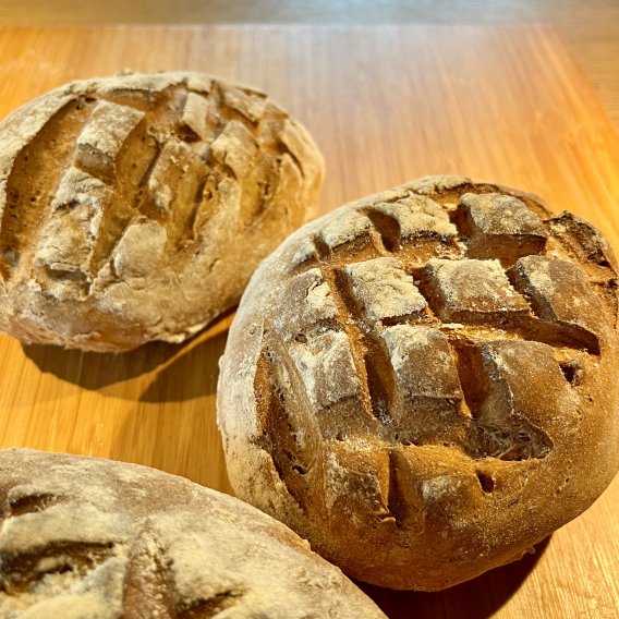 Vollkornbrot mit Gewürzsamen