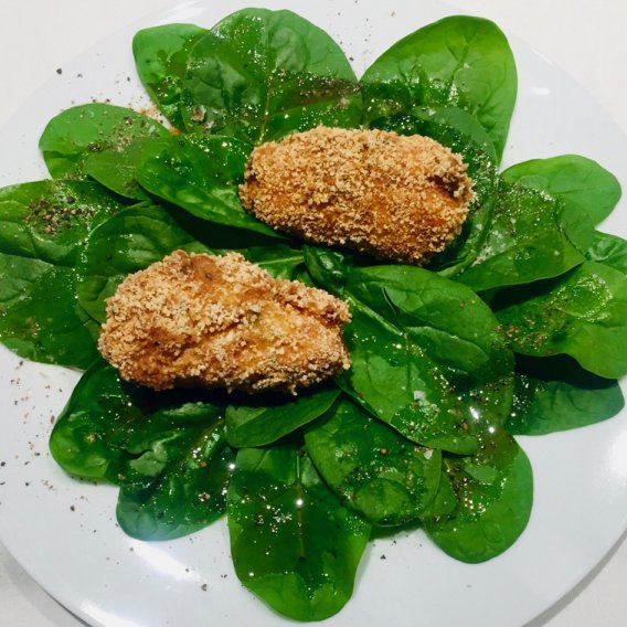 Pochiertes und paniertes Ei