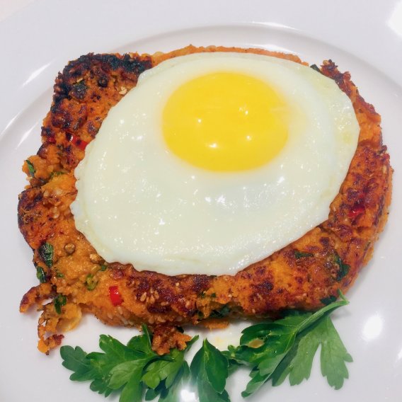 Süsskartoffel-Rösti mit Spiegelei