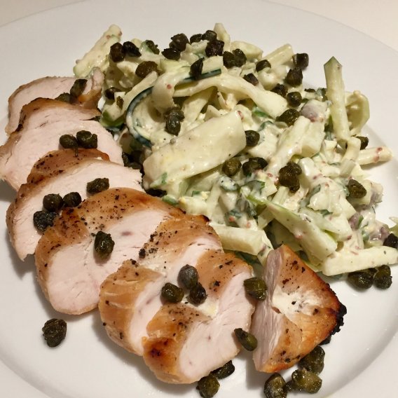 Knusperhuhn mit Zucchini-Fenchel-Salat