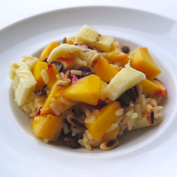 Reissalat mit Früchten