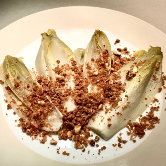 Haselnuss-Chili-Streusel