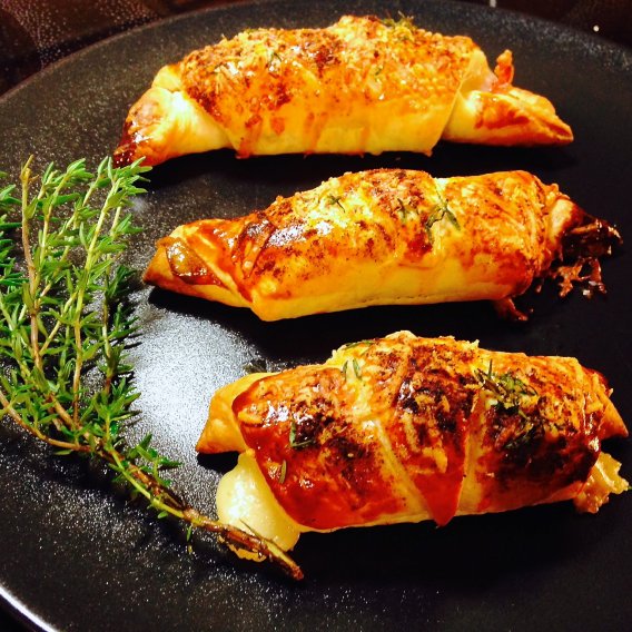 Schinkengipfel mit Käse