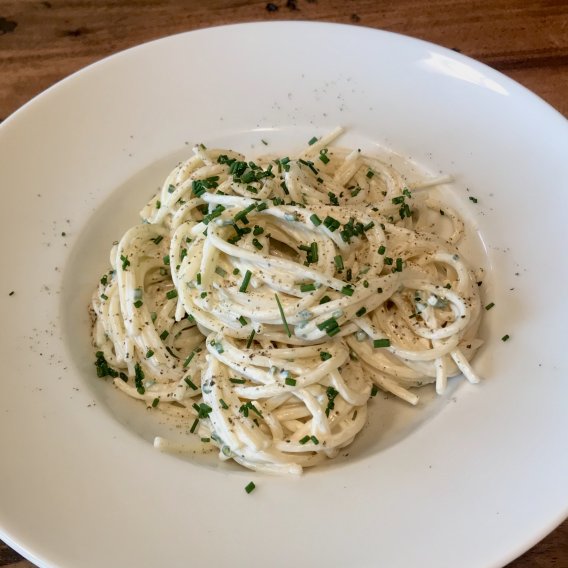 Teigwarensalat mit Schnittlauch