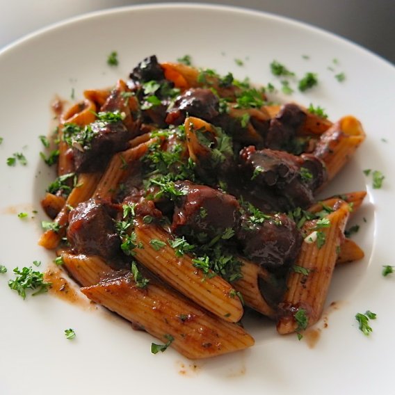 Tintenfisch an Tomatensauce