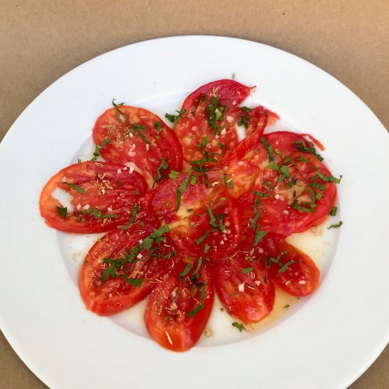 Tomatensalat mit Honig, Minze und Fenchelsamen