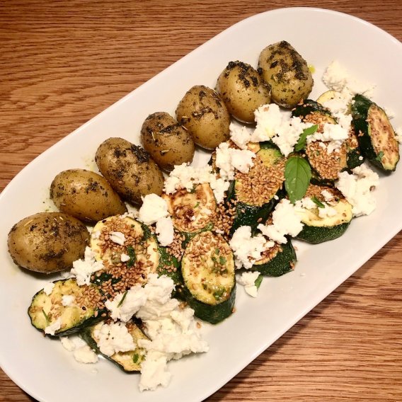 Zucchini mit Feta und Minze